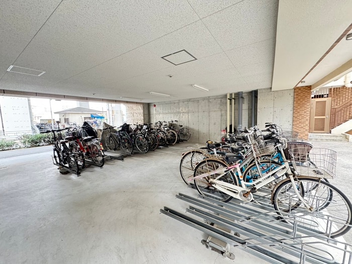 駐輪場 Luxe田辺