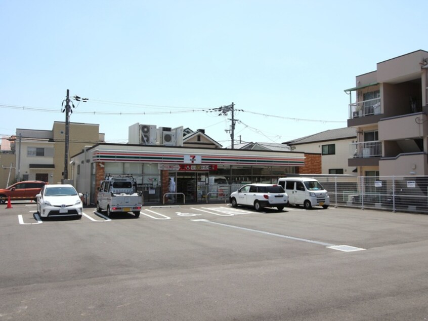 セブンイレブン豊中螢池東町店(コンビニ)まで187m アパートメントビル多田