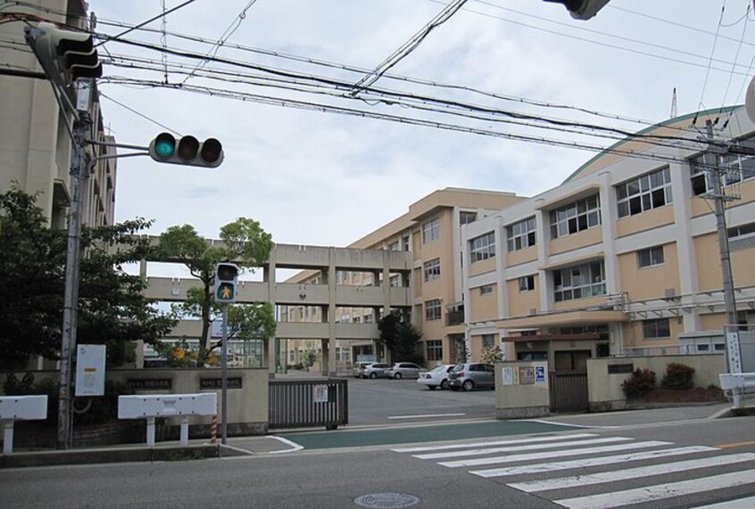 明石市立花園小学校(小学校)まで1100m ボンジュ－ル西明石