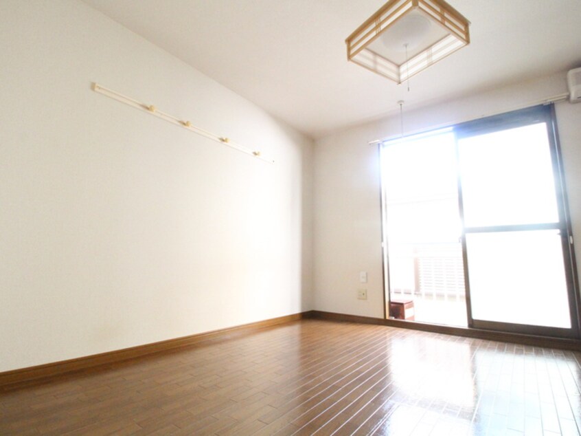 居室 カ－サてる