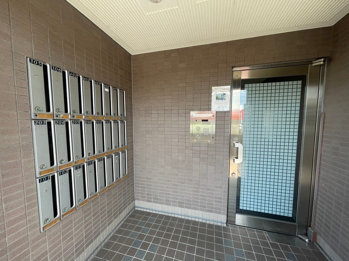 エントランス部分 ラポール藤