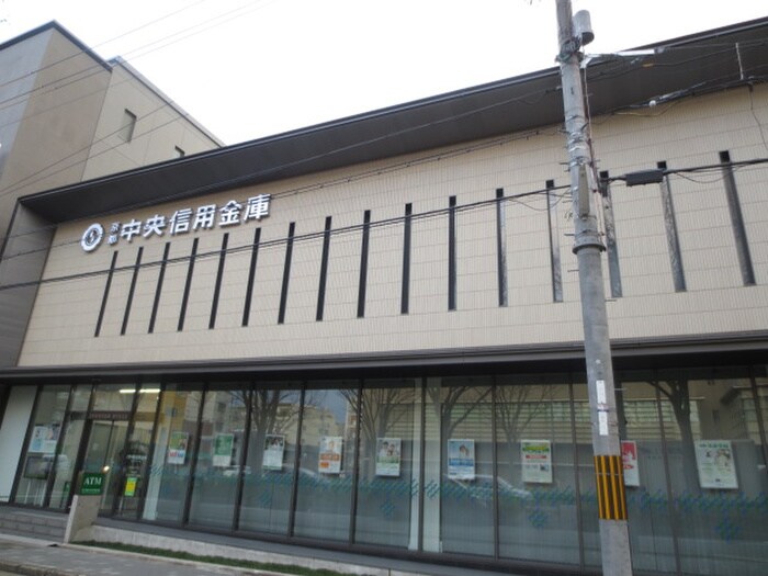 京都中央信用金庫(銀行)まで400m 堀川岡本ビル
