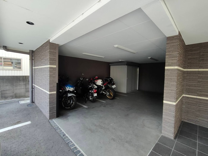 バイク置き場 ルポゼN6