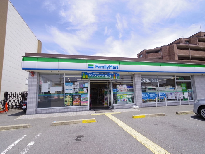 ファミリーマート(コンビニ)まで600m ラシーネ伏見弐番館