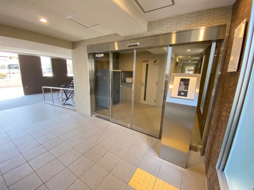 エントランス部分 メゾン・ノエル