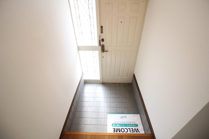 玄関 ル－ツウハウス