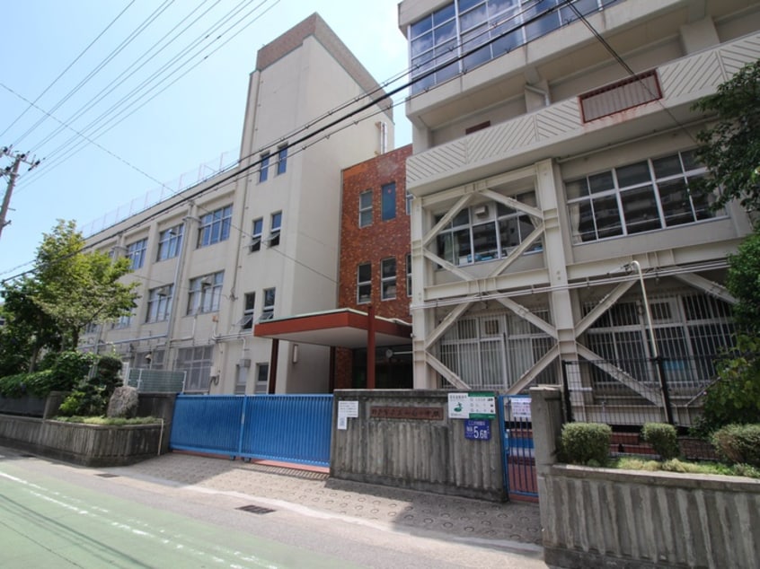本山南小学校(小学校)まで360m セジュール佐光