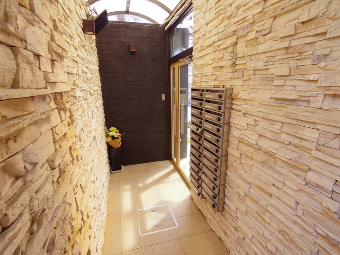 エントランス部分 ア－クヒルズ桃山