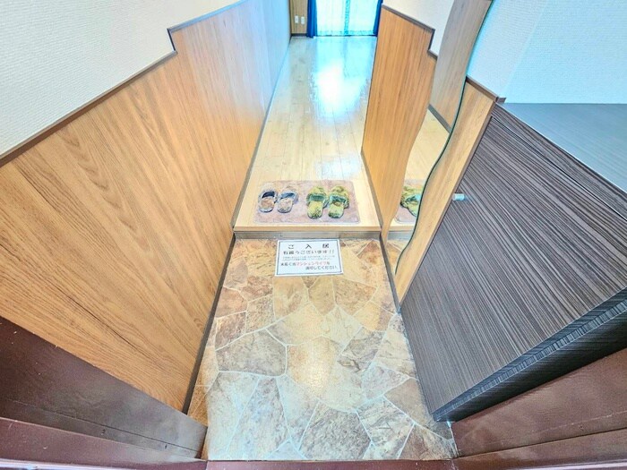 玄関 ア－クヒルズ桃山