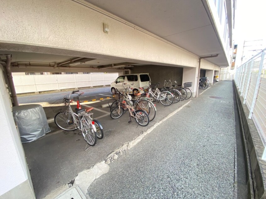 駐輪場 サリュー塚口