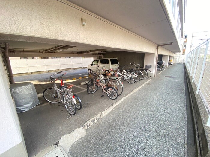 駐輪場 サリュー塚口