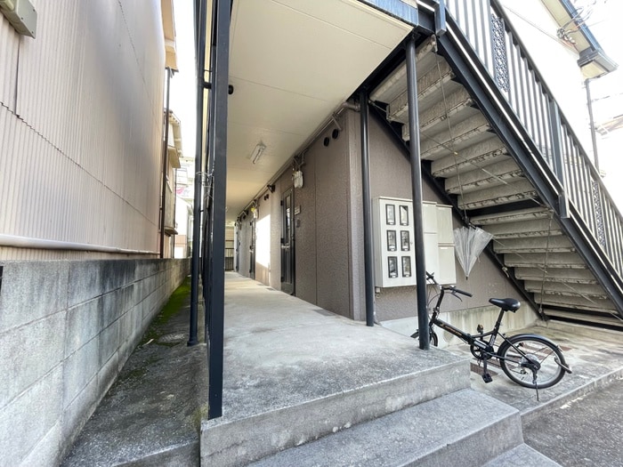 エントランス部分 ジュネス・フォ－ション