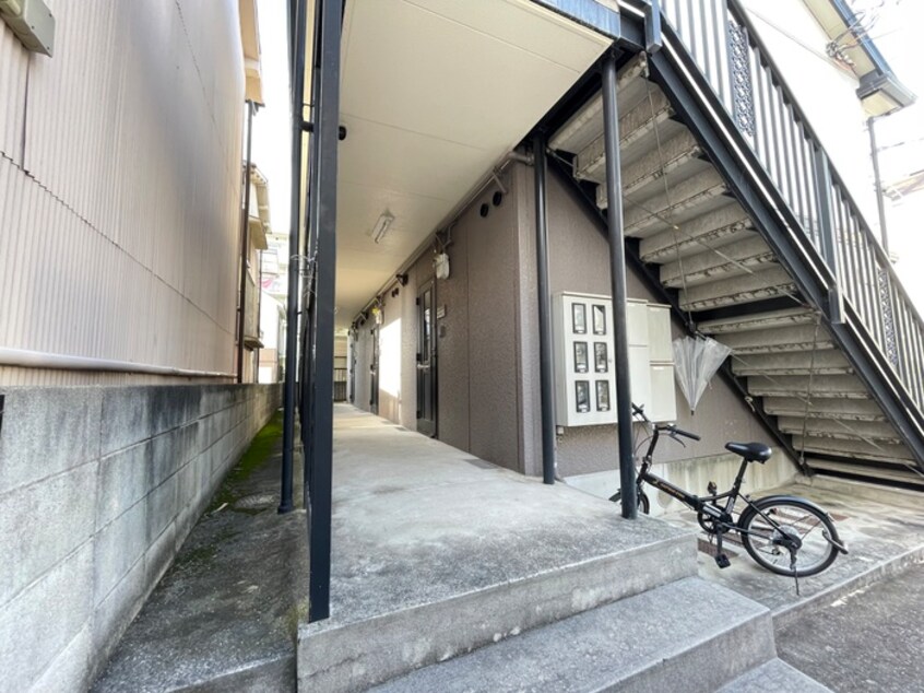 エントランス部分 ジュネス・フォ－ション