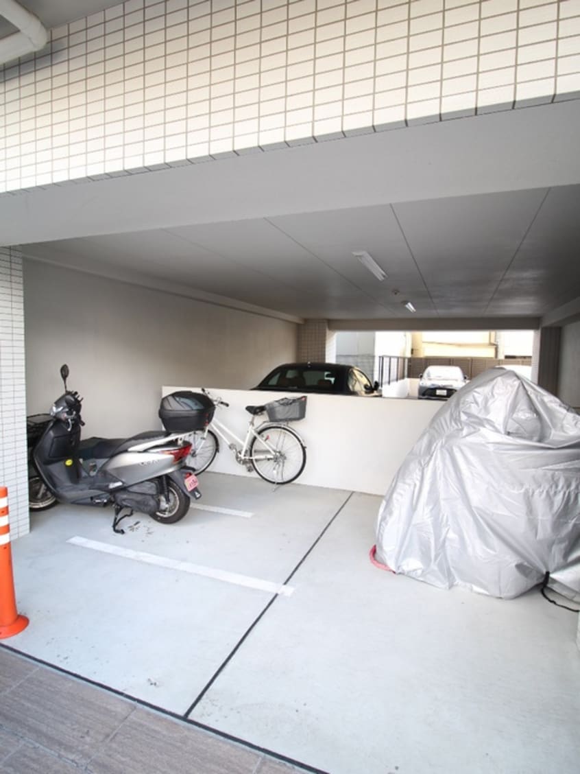 バイク置き場 アンフィニXⅡ江坂ガーデン