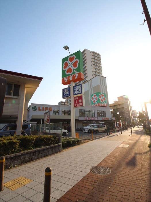 ライフ(スーパー)まで268m ﾚｼﾞｭｰﾙｱｯｼｭ福島キューズ(201)