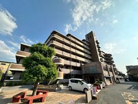 ｼｬﾙﾏﾝﾌｼﾞ泉大津ﾛｲﾔﾙｶﾞｰﾃﾞﾝ(104)