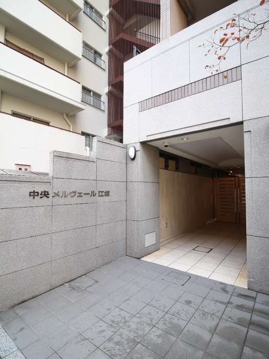 エントランス部分 中央メルヴェ－ル江坂(705)