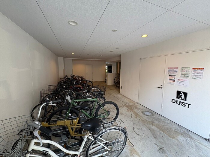 駐輪場 セレニテ本町東リアン
