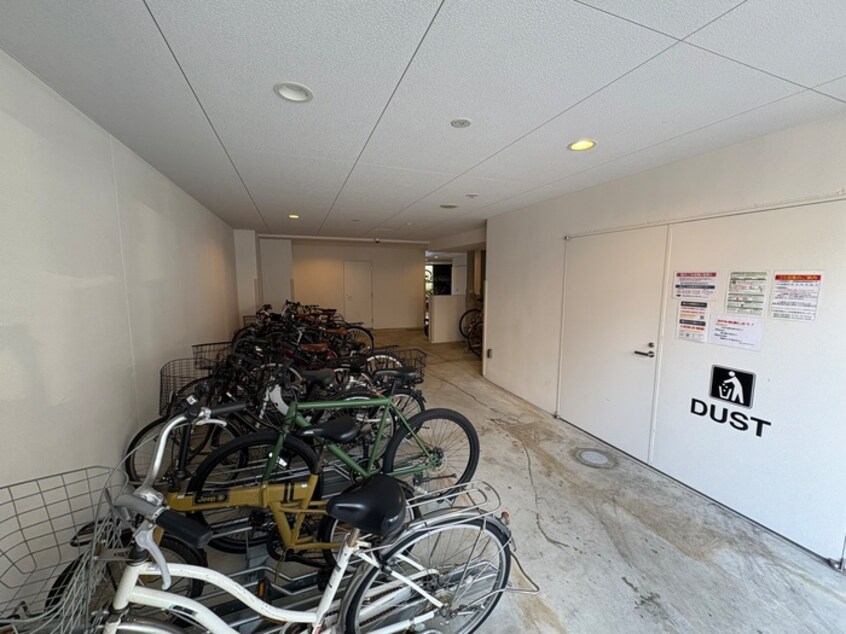 駐輪場 セレニテ本町東リアン