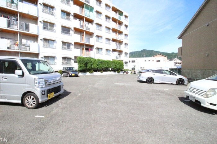 駐車場 プルーリオン勧修寺