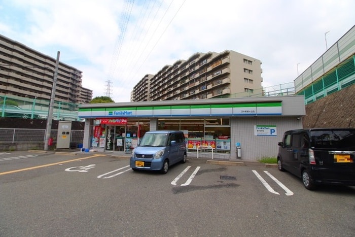 ファミリーマート(コンビニ)まで415m ﾘﾋﾞｵ南春日丘ﾋﾙｽﾞｺｰﾄ(606)