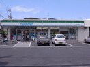 ファミリーマート 大東南楠の里店(コンビニ)まで210m アンビエンテ