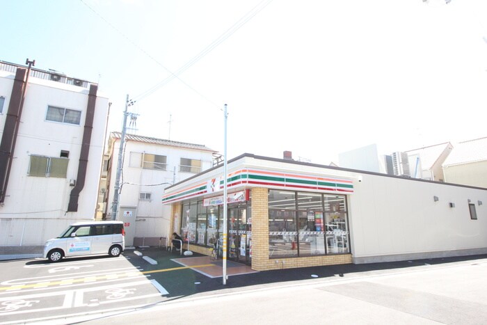 セブンイレブン 東大阪近江堂2丁目店(コンビニ)まで185m クオ－レハウスみと