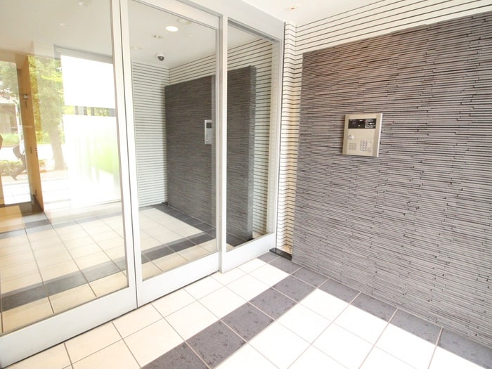 エントランス部分 ﾚｵﾝｺﾝﾌｫｰﾄ新梅田(302)