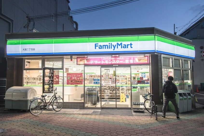 ファミリーマート 大宮二丁目店(コンビニ)まで140m プラシ－ド大宮