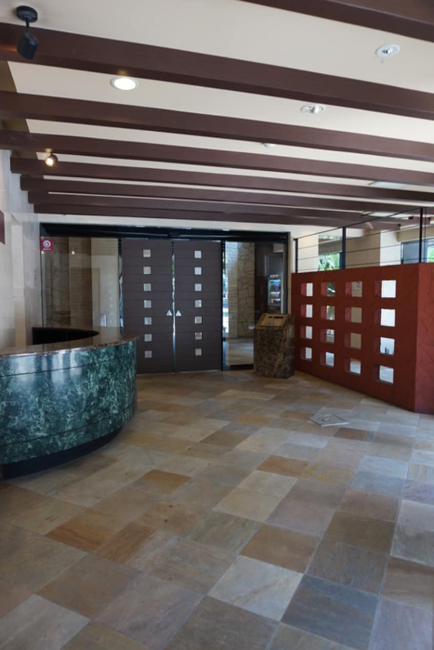 エントランス部分 ＳＷＩＳＳ難波西