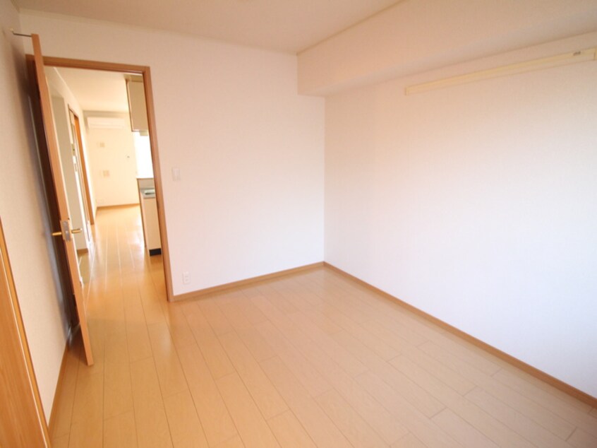 居室 エレガンテ・フィオ－レ