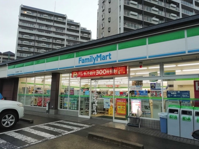 ファミリーマート新在家1丁目店(コンビニ)まで480m パ－クサイドマンション