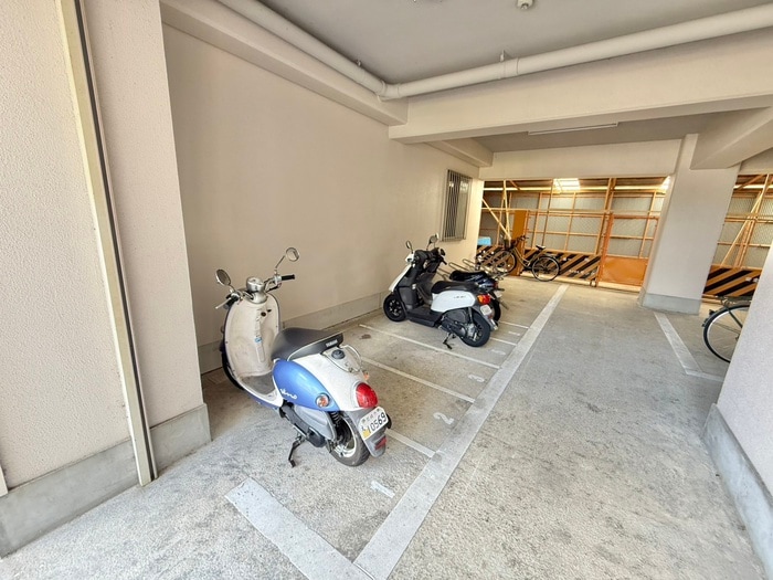 バイク置き場 ル－ミネス芦谷三番館