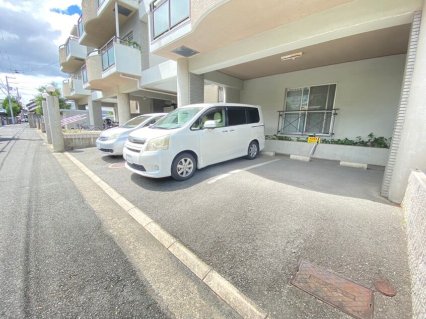 駐車場 デサ・プトゥリ