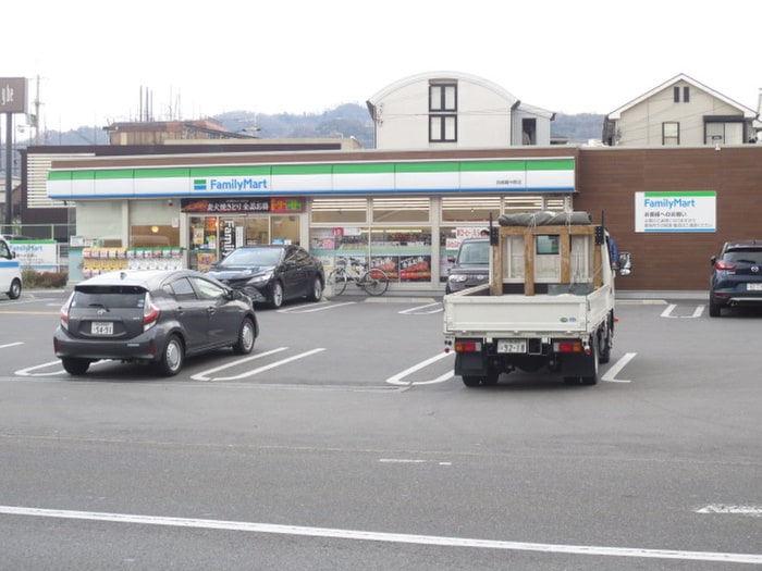 ファミリーマート(コンビニ)まで550m エコ－ハイツ