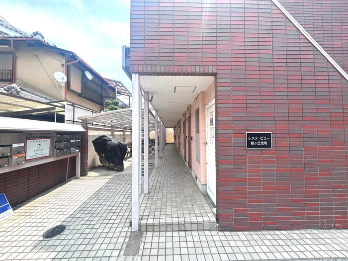 エントランス部分 レステビュー桜ヶ丘北町