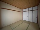 居室 イスタナ・フセ