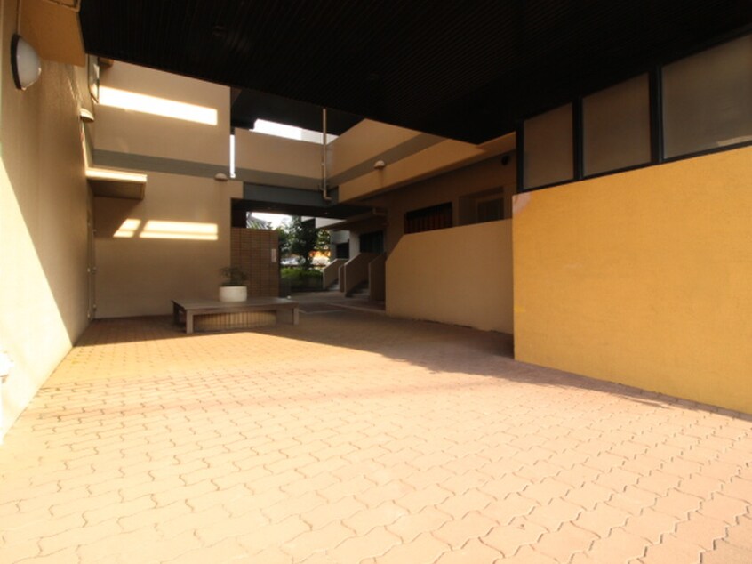 エントランス部分 リバーサイド千里丘