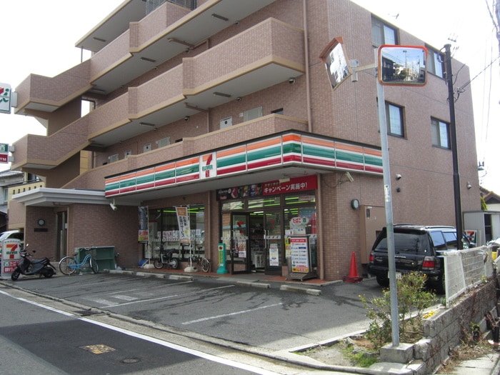 セブン－イレブン神戸五色山店(コンビニ)まで350m ロ－リエ霞ヶ丘