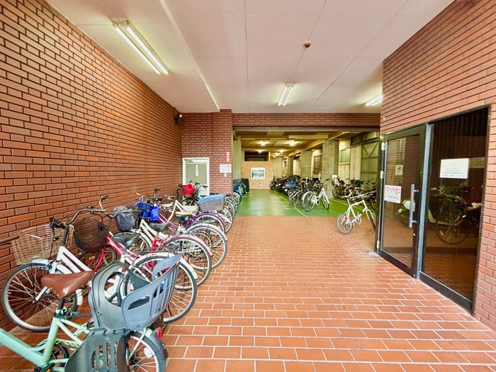 駐輪場 エスパス南巽