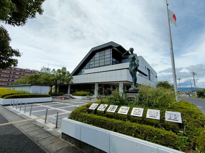 草津図書館(図書館)まで170m グラシィオ草津