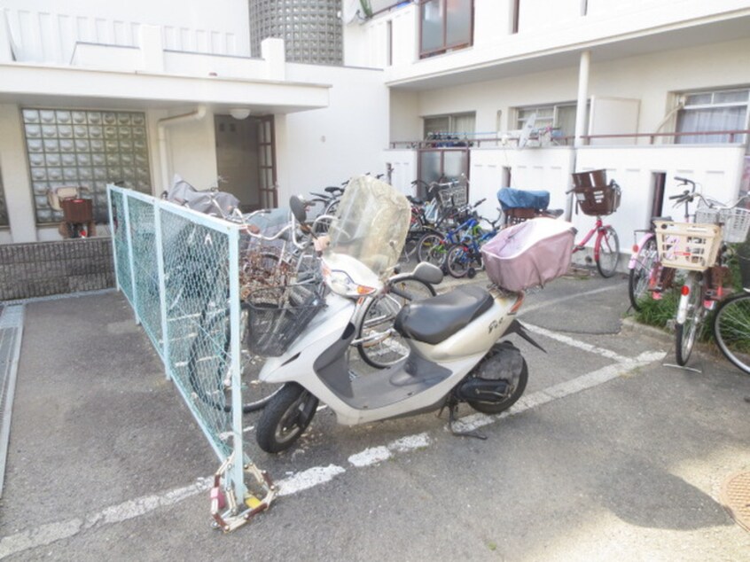 駐輪場 シャト－豊里