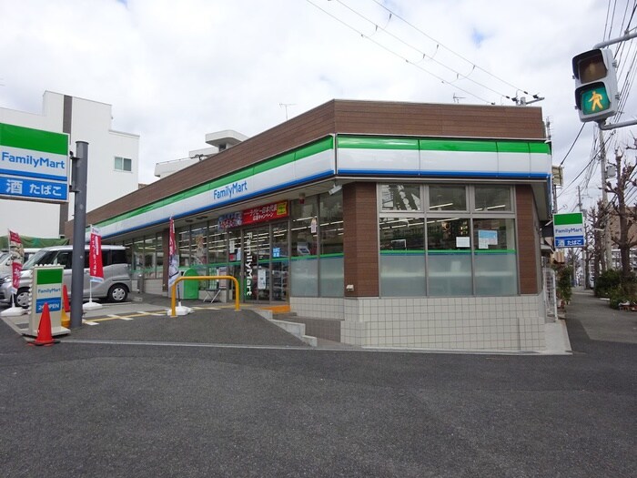 ファミリーマート神戸城内通店(コンビニ)まで40m 伸和コ－ポ