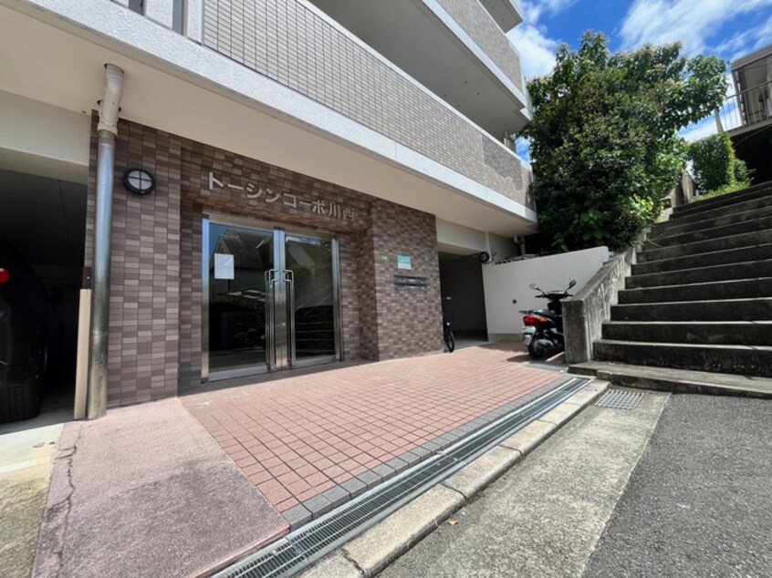 エントランス部分 ト－シンコ－ポ川西