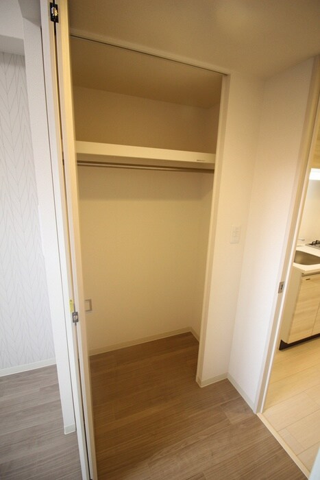 収納 ﾌﾟﾚｻﾝｽ新大阪ｽﾄﾘｰﾑ(301)