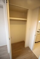 収納 ﾌﾟﾚｻﾝｽ新大阪ｽﾄﾘｰﾑ(301)