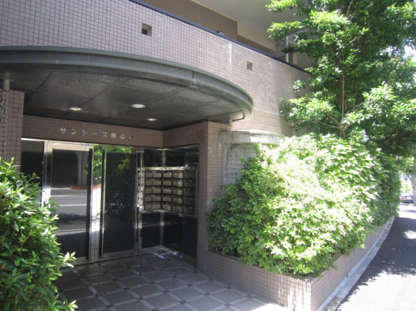 エントランス部分 サンシ－ズ南山手