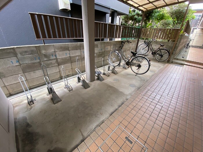 駐輪場 リバティ－石切