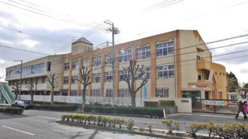 神戸市立本山第三小学校(小学校)まで660m サント･ラピ－ヌ