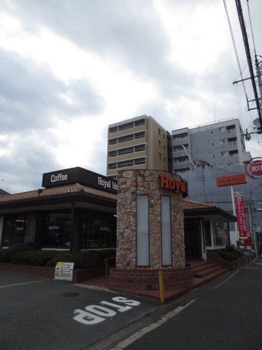 ロイヤルホスト蒲生店(その他飲食（ファミレスなど）)まで295m リバティ－中央